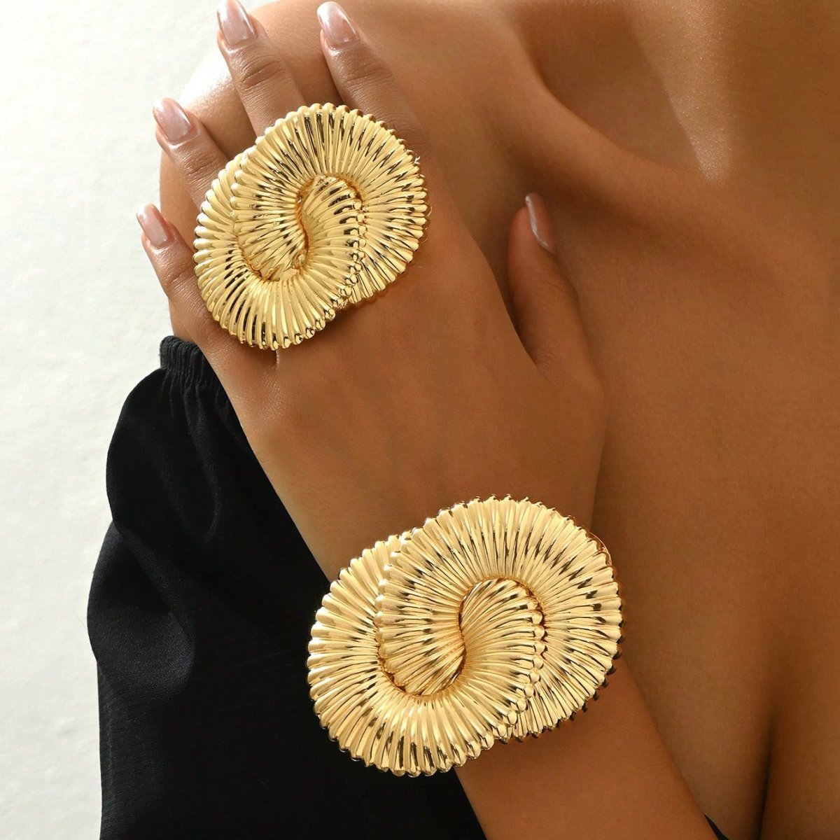 14K Gold Plated Golden Shell-Inspired Jewelry Set - Necklace, Earrings, And Ring