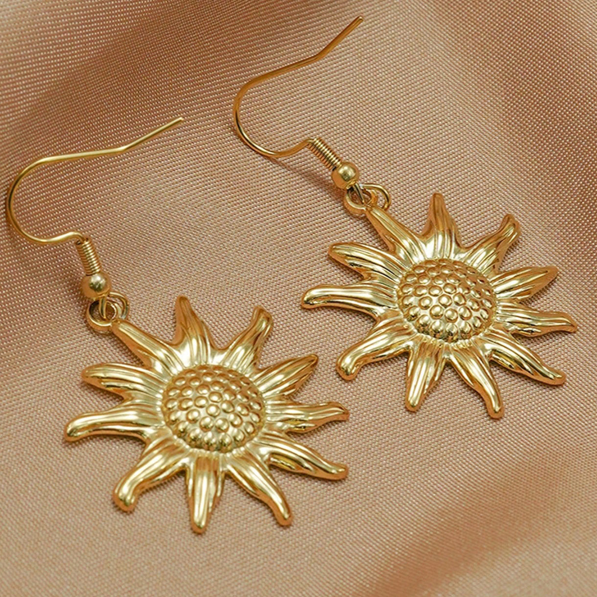 Lxalry 18K Gold Plated Sun Mirror Jewelry Set Hypoallergenic Skin Safe Necklace Drop Earrings For Daily Evening Never Fade Adjustable Luxury Gift With Precision Cast Rays