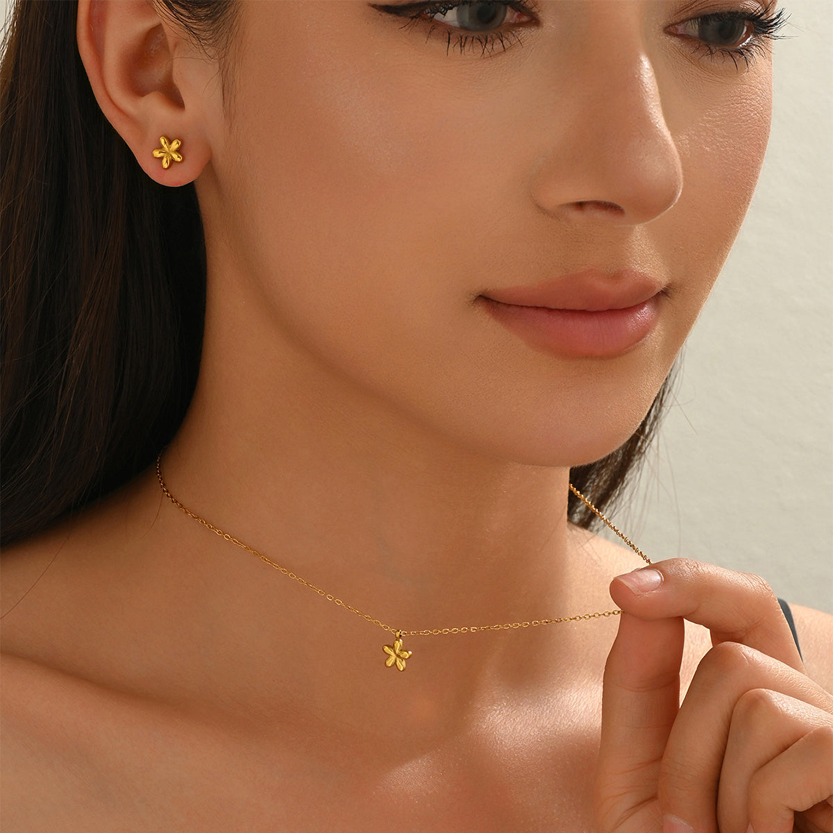 Lxalry 18K Gold Plated 5 Petal Floral Mirror Jewelry Set Hypoallergenic Skin Safe Necklace Stud Earrings For Daily Date Night Never Fade Adjustable Luxury Gift