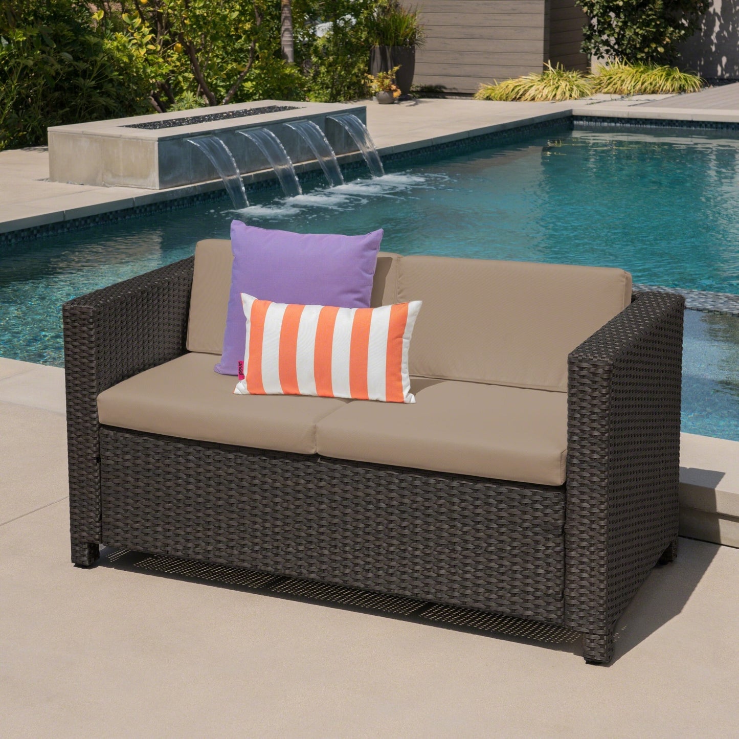 PUERTA LOVESEAT