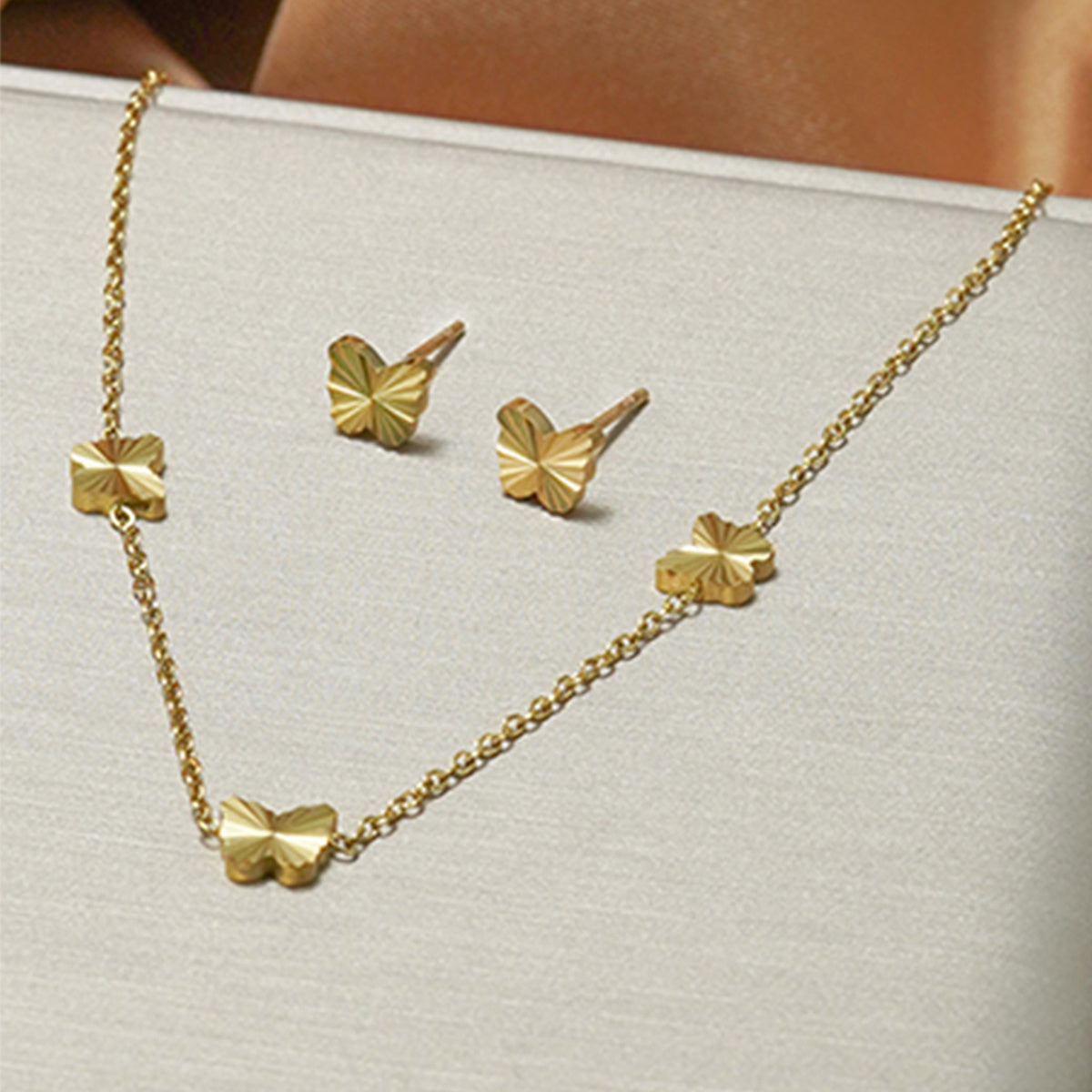 Lxalry 316L Stainless Steel 18K Gold-Plated Jewelry Set Iridescent Blue White Gradient 3D Glass Star Pendant Hypoallergenic Tarnish Free Earrings Necklace Beach Party Daily Wear Ocean Inspired