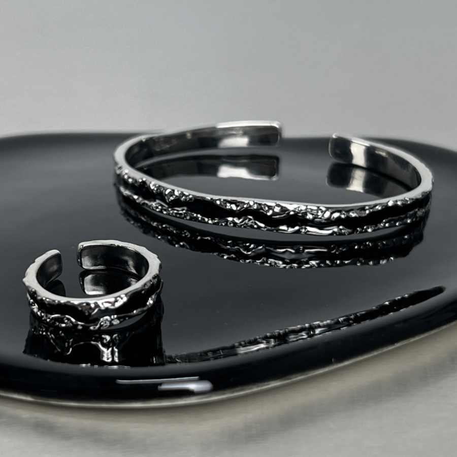 Dark Irregular Pleated Bracelet Ring Suit